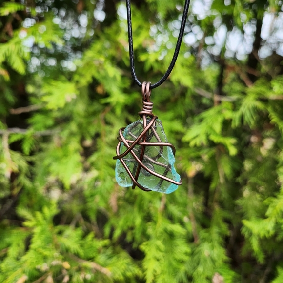 Handmade beach glass necklace - Picture 2 of 3